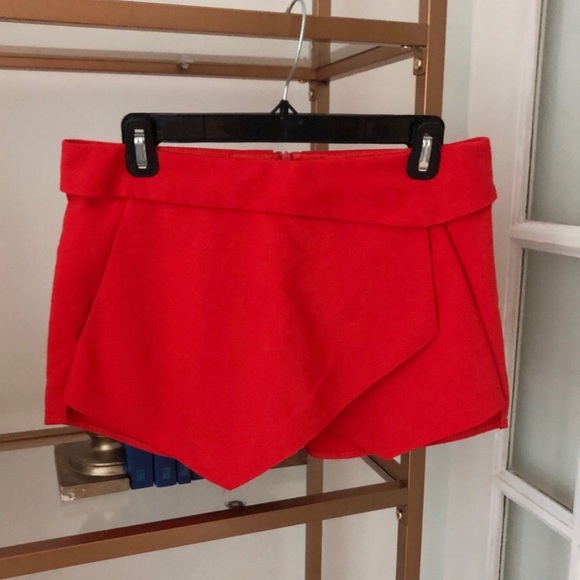 Zara Women’s Red Skort With Asymmetrical Hem - Picture 5 of 7